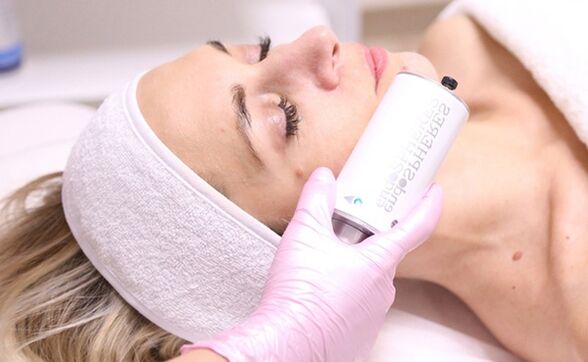Endosphere facial skin therapy has a rejuvenating effect