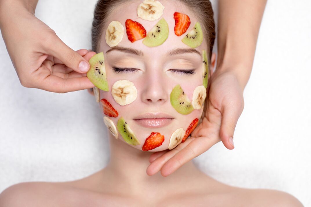 Fruits and berries rejuvenate the skin