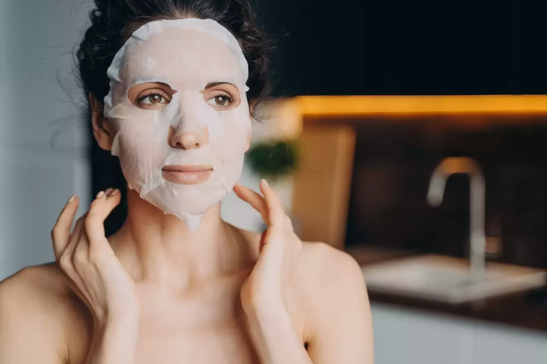 Cloth masks make women over 30 look impressive
