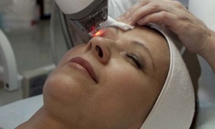 Eyelid plastic surgery can rejuvenate the skin around the eyes