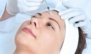 Injection to revitalize the skin around the eyes